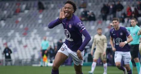 Nathan Ngoumou : "Pouvoir aller en Ligue 1 avec mon club, ce serait une immense fierté"