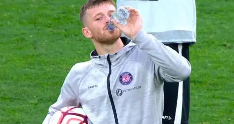 Rhys Healey, joueur le plus décisif cette saison en Ligue 2 devant... Branco van den Boomen