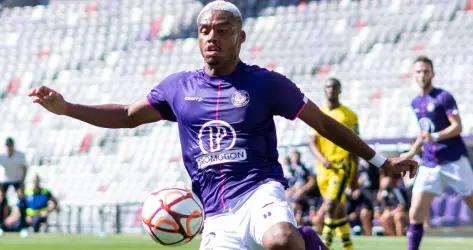 Ado Onaiwu rejoint Cédric Fauré, Johan Elmander, Wissam Ben Yedder ou encore Max-Alain Gradel