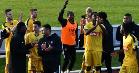 En vidéo : la communion des joueurs du TFC avec le parcage à Trélissac suite à la qualification