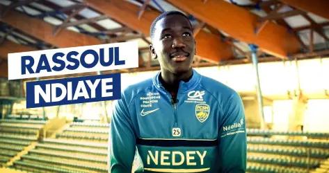 "Rassoul Ndiaye : révélation pour sa première saison comme titulaire en L2, un joueur costaud qui casse des lignes"