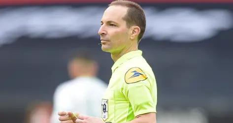 Lens - TFC : avec un arbitre au sifflet lors d'une des cinq défaites la saison passée