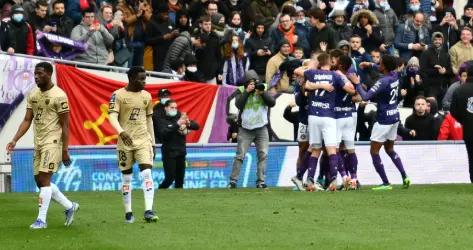 La pelouse du Stadium dans le ventre mou de la Ligue 2