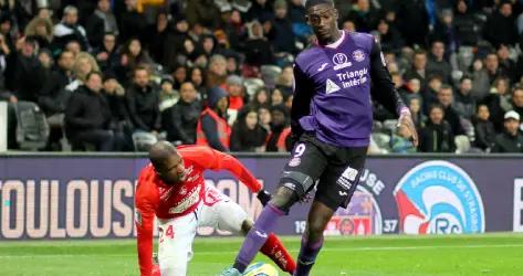 Ancien joueur : Yaya Sanogo toujours sans club, bientôt de retour en France ?