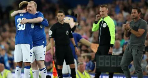 VIDÉO - L'image qui fait le tour du monde entre Everton et le Dynamo Kiev, qui aurait dû affronter le TFC