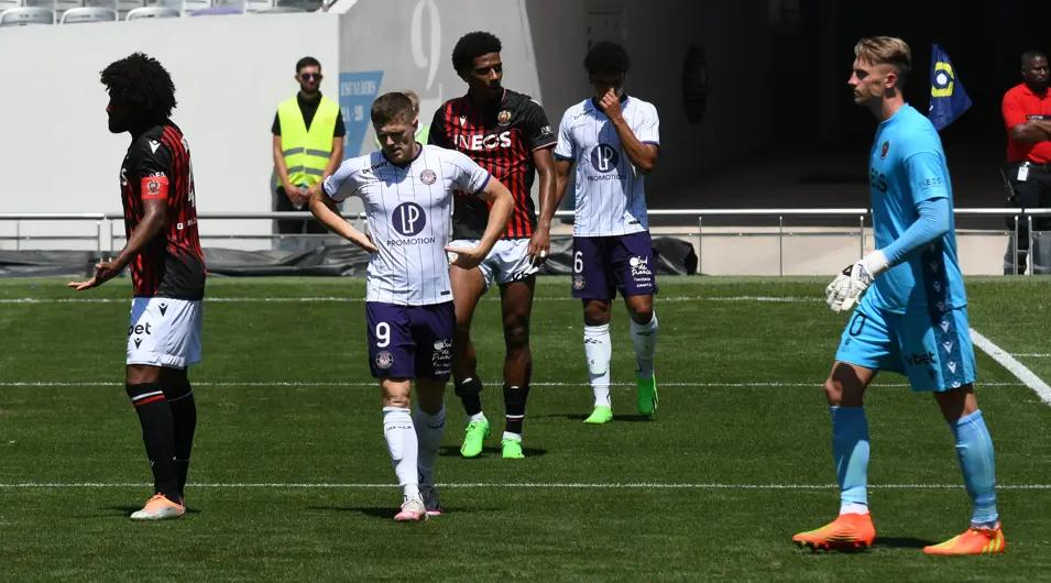 "Quand Rhys Healey a le ballon près de la surface, tout le monde retient son souffle"