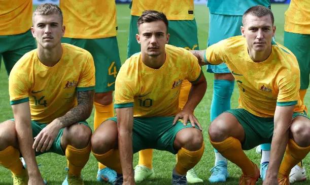 VIDÉO - Coupe du Monde : Denis Genreau et les Australiens prennent position face au Qatar