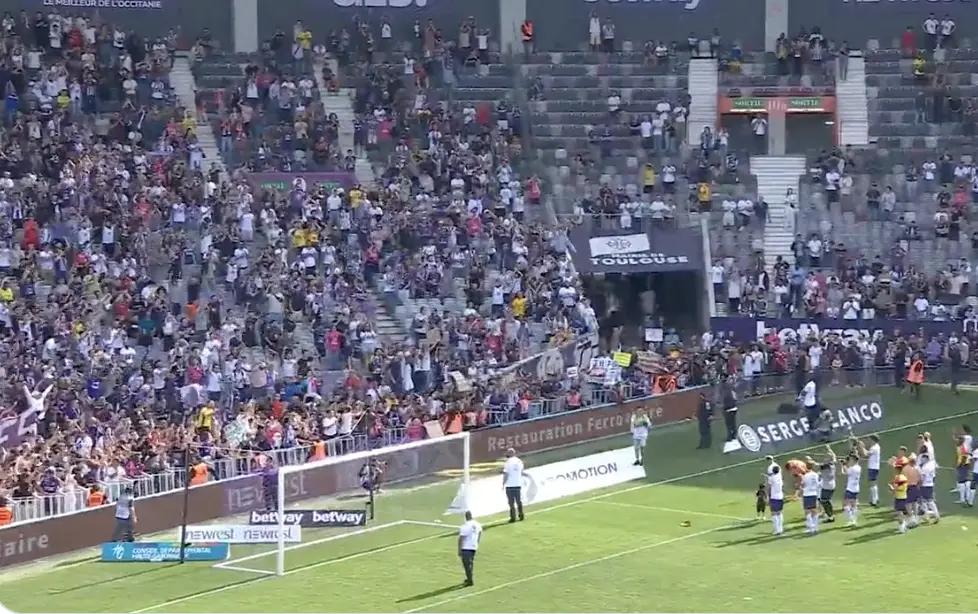 VIDÉO - La célébration des joueurs du TFC face au virage Brice Taton