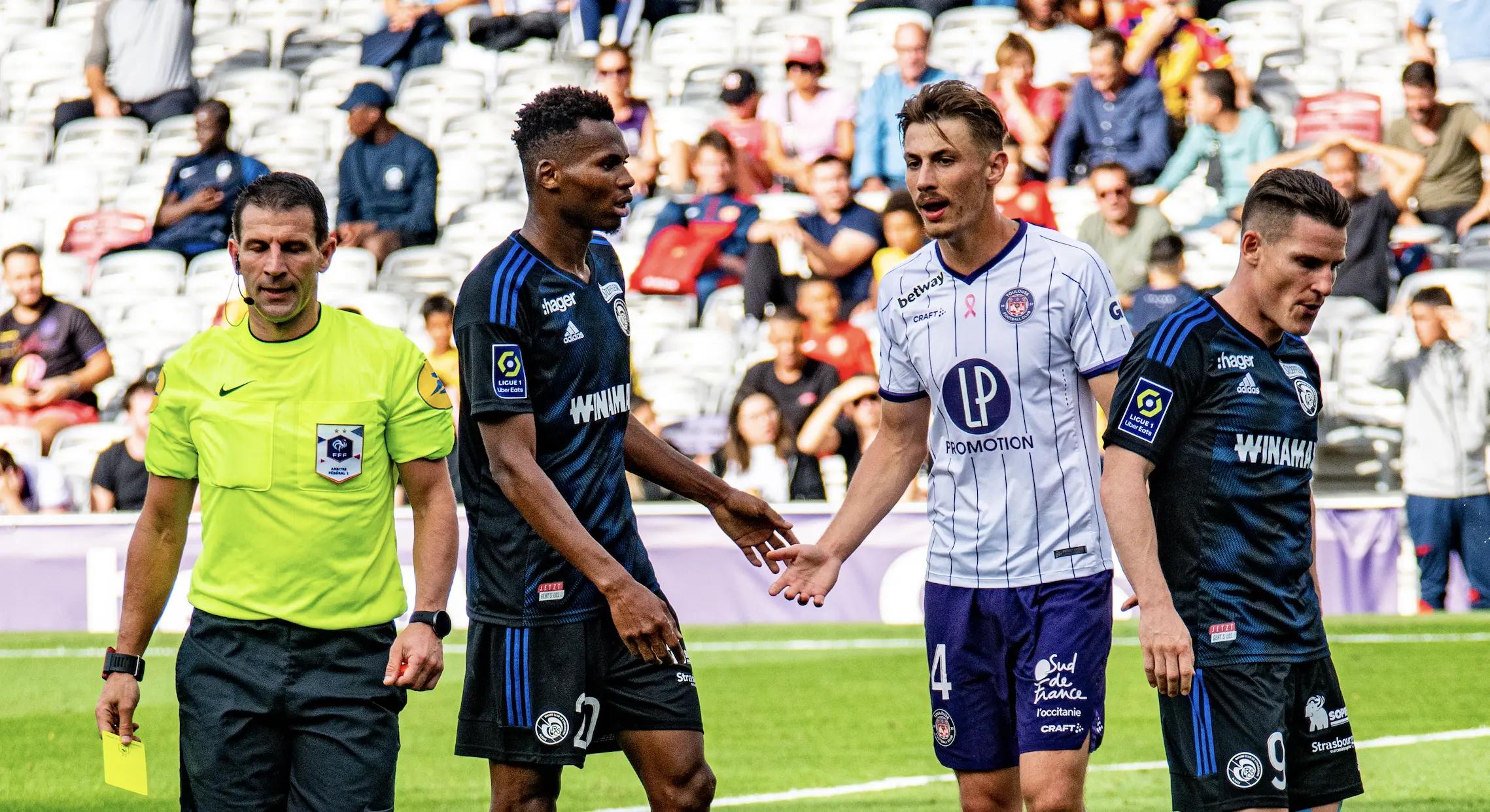 VIDÉO - Penalty et expulsion de Nicolaisen, penalties oubliés, Pierre Ménès critique l’arbitre de TFC - Strasbourg