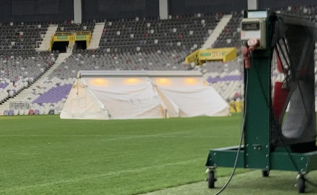 La pelouse du Stadium chouchoutée après le match de rugby