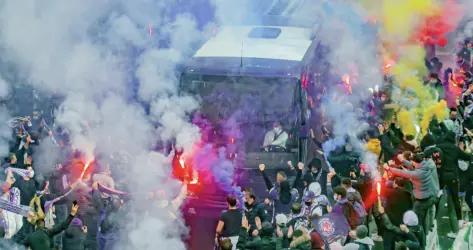 Les Indians organisent un nouvel accueil du bus pour TFC - Grenoble, l'horaire a changé