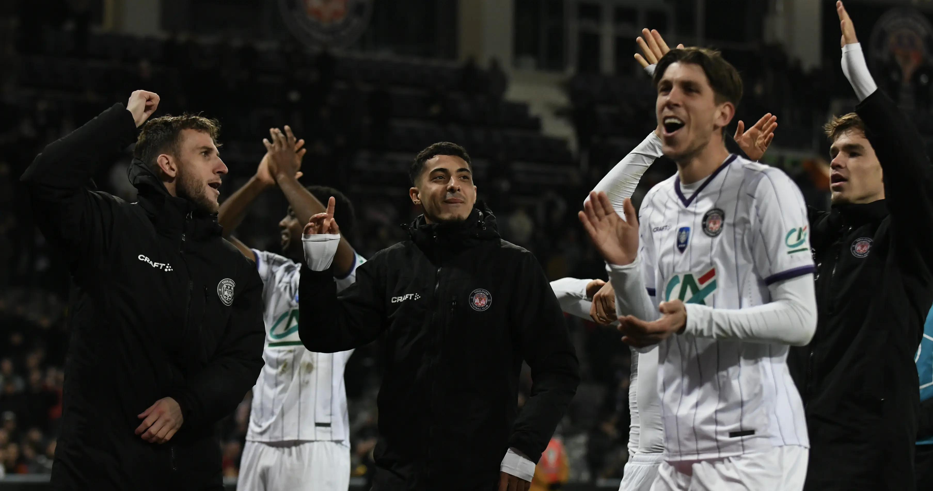 VIDÉO - Dans le vestiaire après TFC - Rodez avec Nicolaisen, Sierro et Van den Boomen