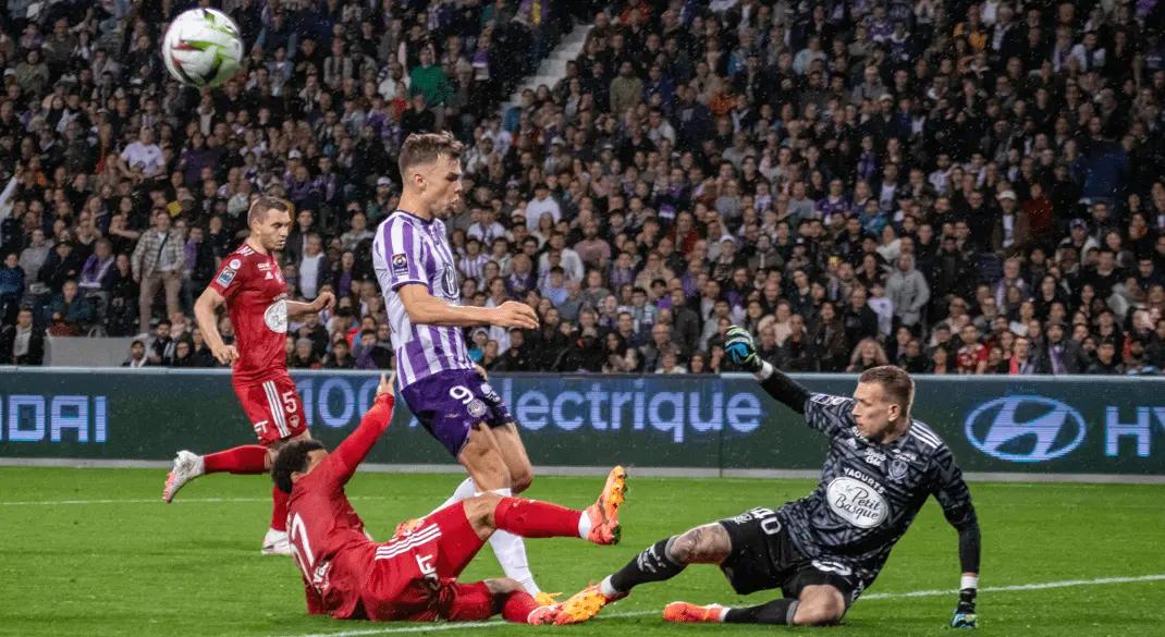 Ligue 1 : Thijs Dallinga dans les meilleurs buteurs néerlandais de l’histoire